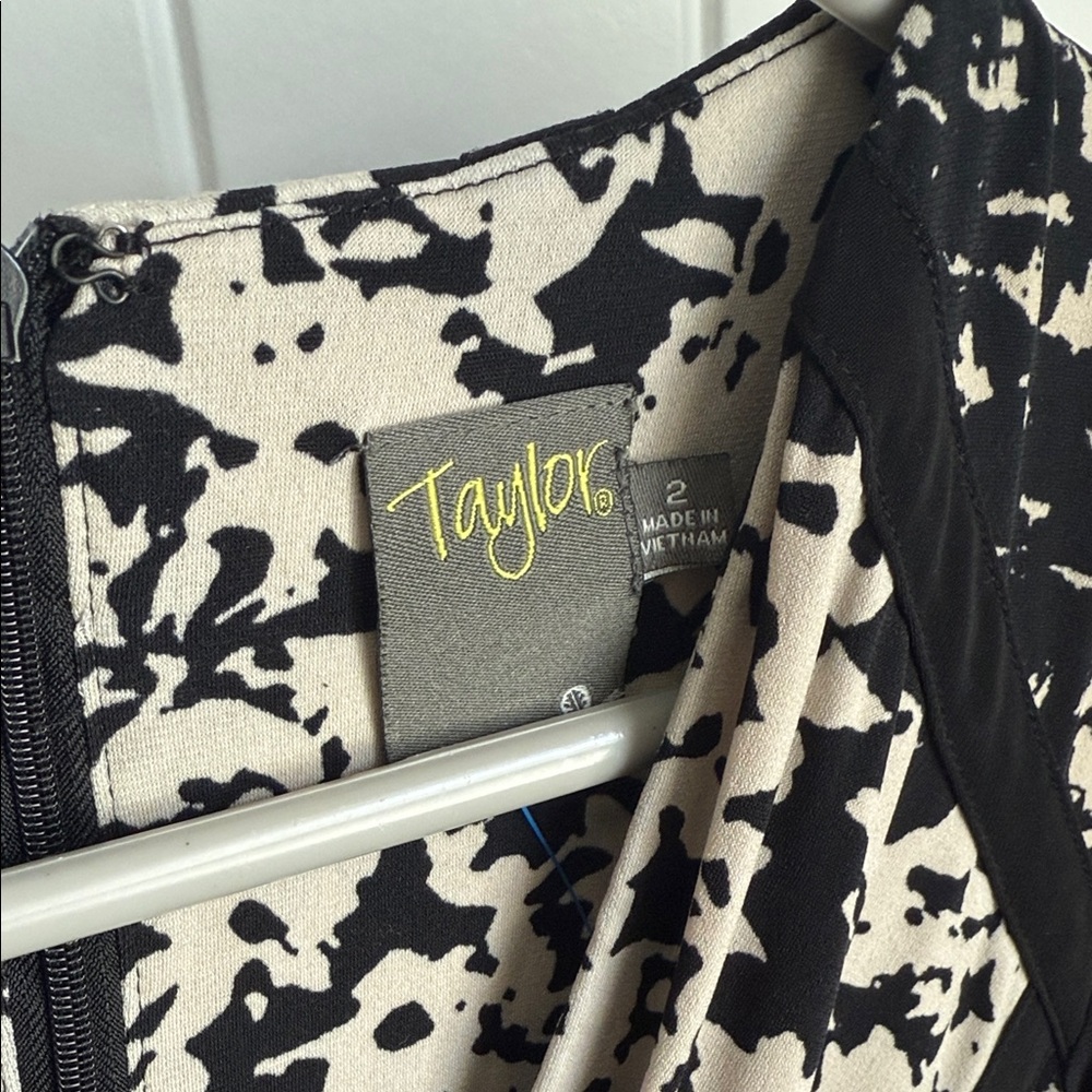 Taylor Black and Cream Long Sleeve Dress - Picture 3 of 4